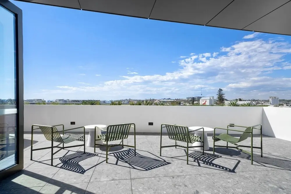 Modern Studio in Fremantle With Stunning Rooftop