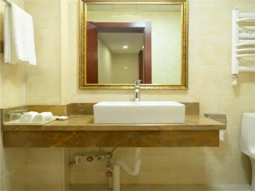 Golden Wheel Hotel