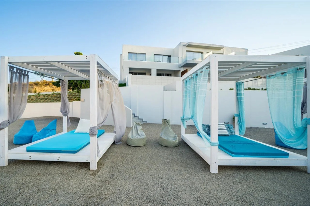 HARMONY CREST RESORT & SPA Adults Only