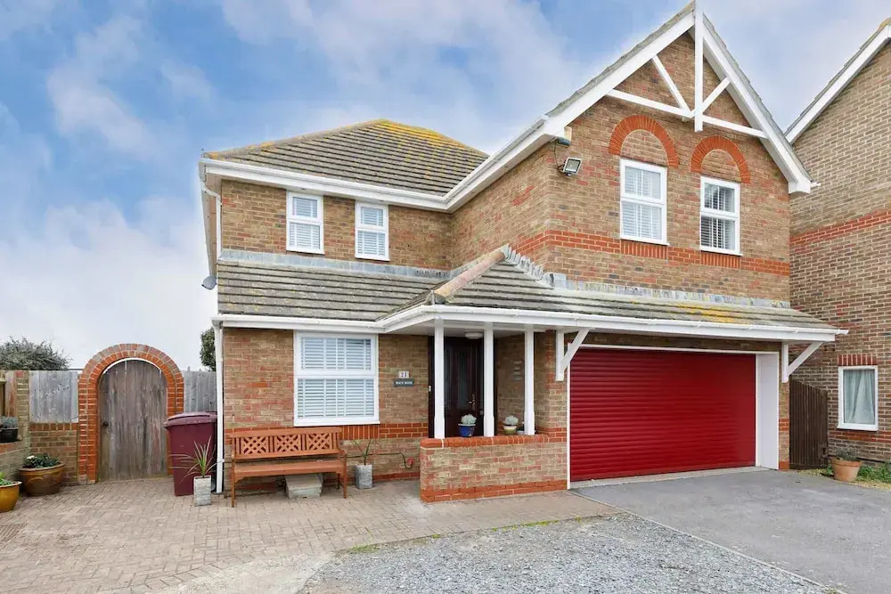 Spacious 4-bed Seaside Retreat in Selsey