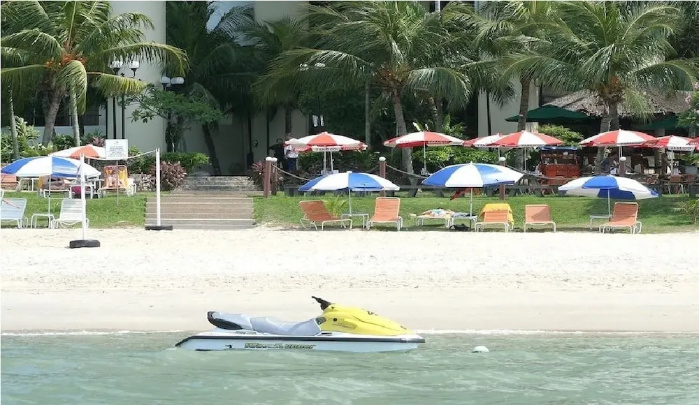 Expats Nook Beach Resort