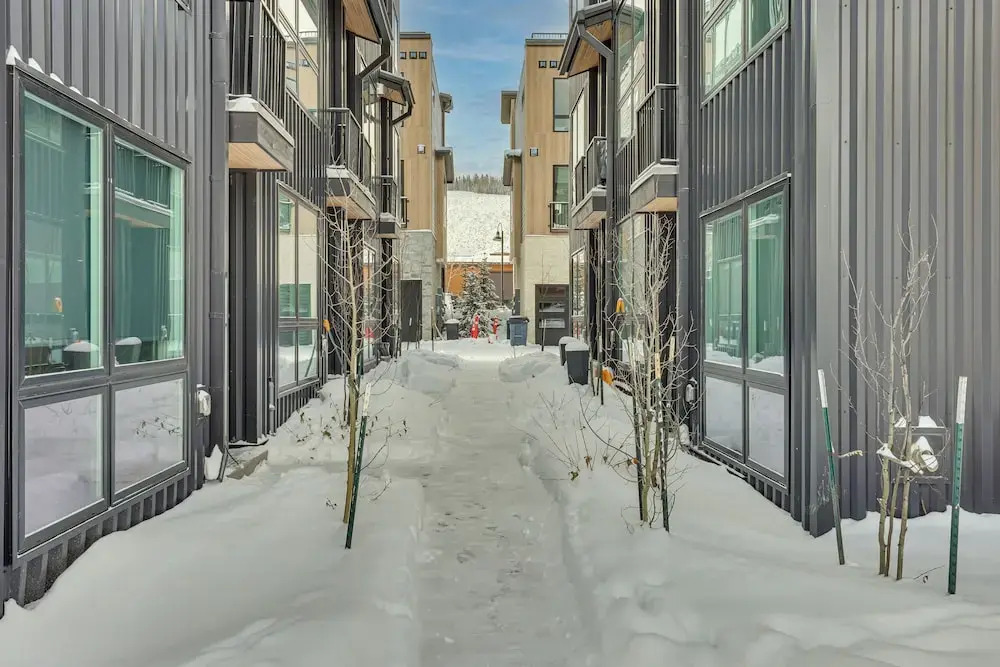 Silverthorne Townhome w/ Hot Tub: Walk to Town!