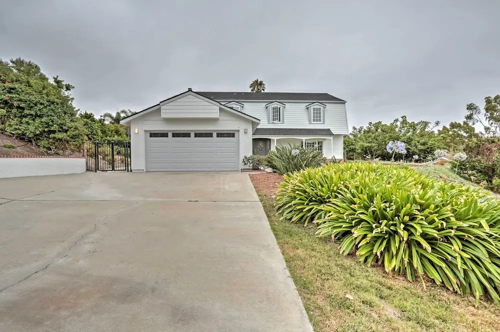 Spacious Oceanside Home: Patio & Grill, Near Beach