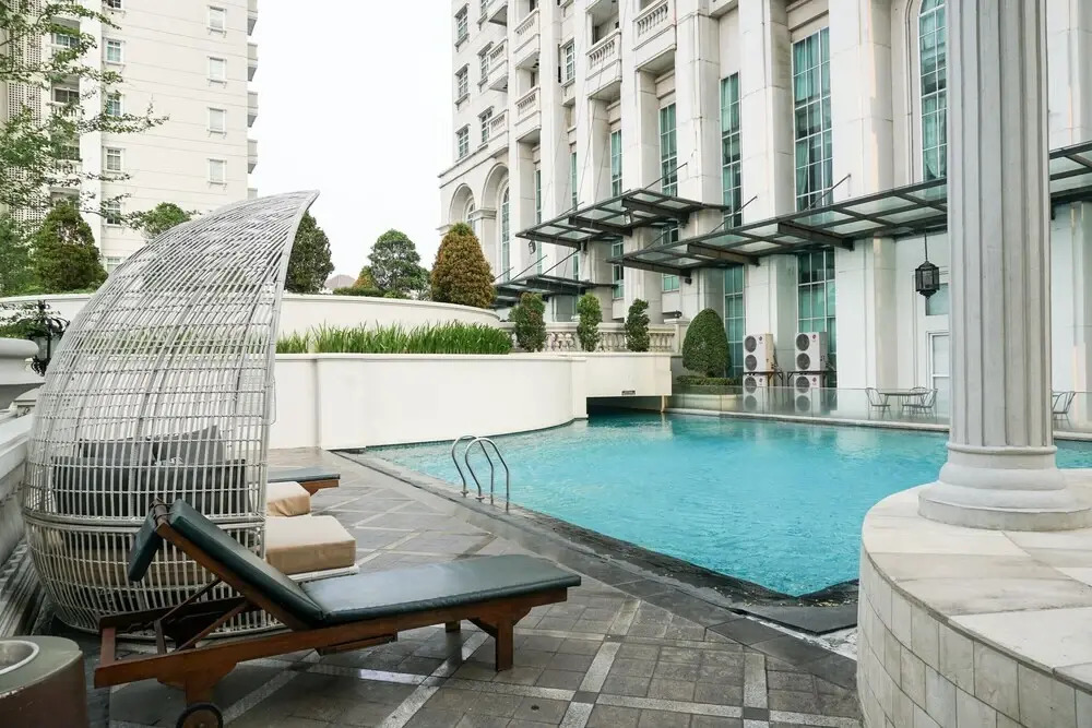 Spacious 2BR Bellezza Apartment By Travelio