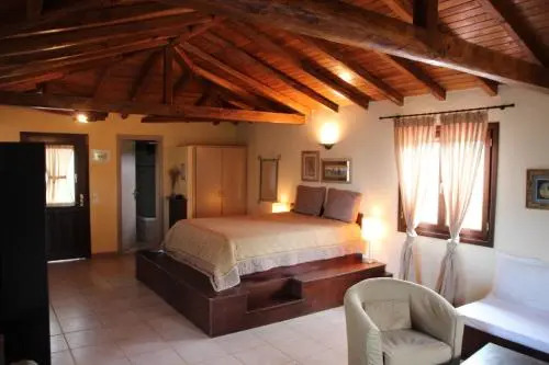 Heos Apartments & Studios