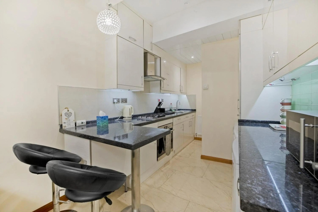 Luxury Entire Apartment, Central City Centre 1, Newly Refurbished