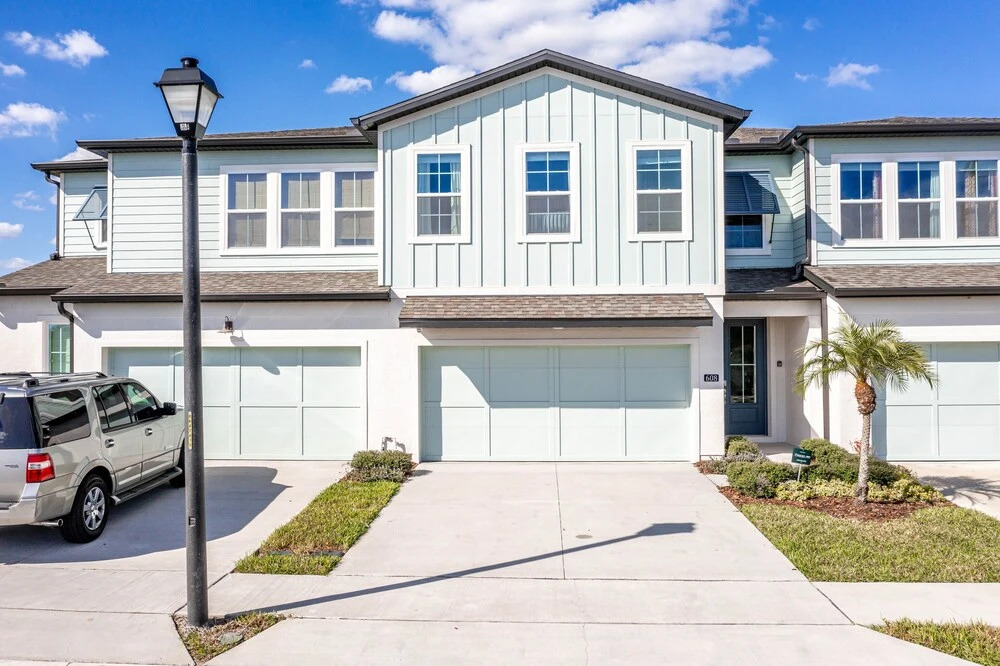 608fr 3 Bedroom Townhouse by Redawning