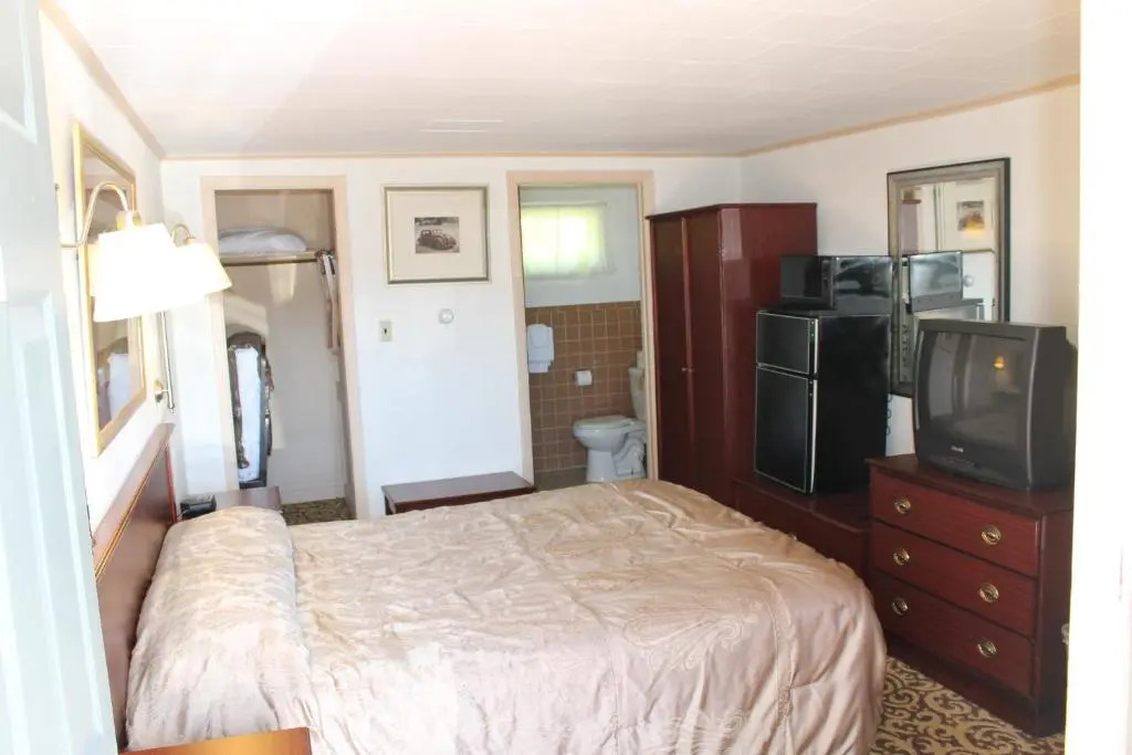 Happy Bear Motel