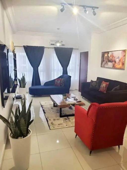 Lovely 2-bedroom condo with free parking and WiFi.
