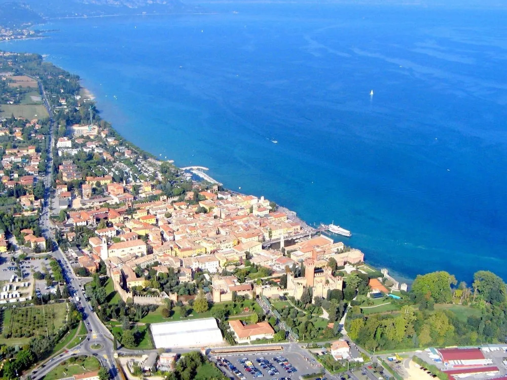 Countryside Holiday Home In Lazise, Near Lake Maggiore