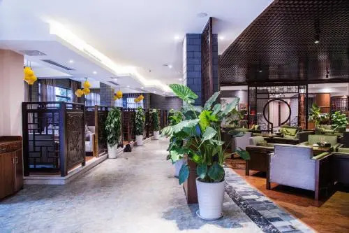 Chengdu Cloud Retreat Hotel(Dufu Thatched Cottage & Qingyang Palace Subway Station)