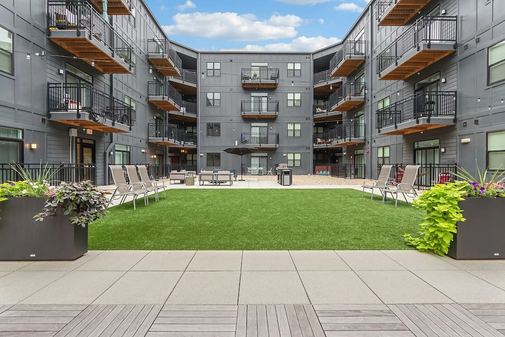 Landing Apartments near IU Health