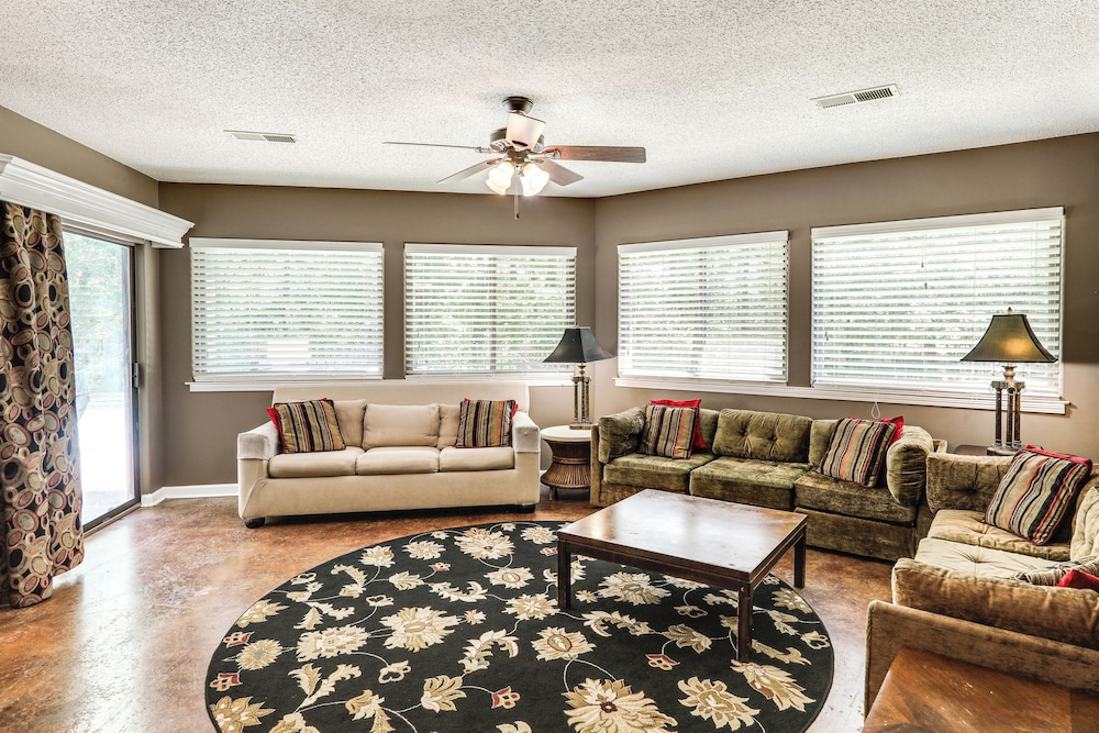 18 Mi to Dtwn Memphis: Oasis on 8 Acres!