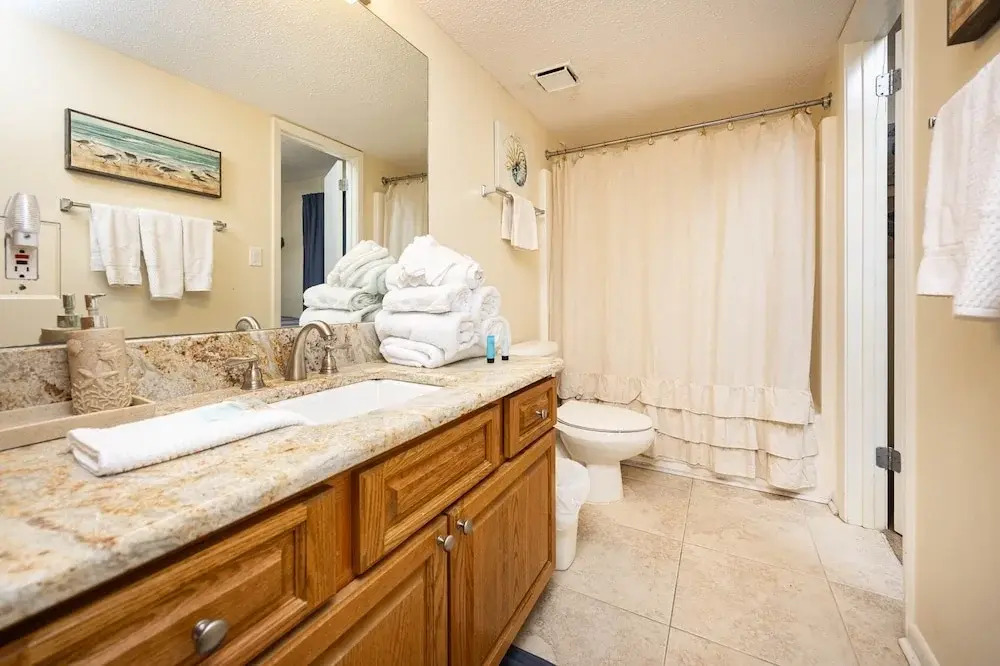 Phoenix Vi 6713 3 Bedroom Condo
