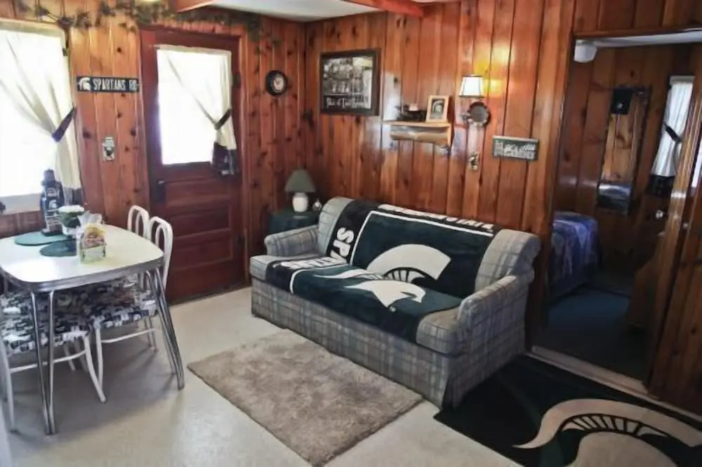 #1 - Cedar Village 2 Bedroom Cabin by RedAwning