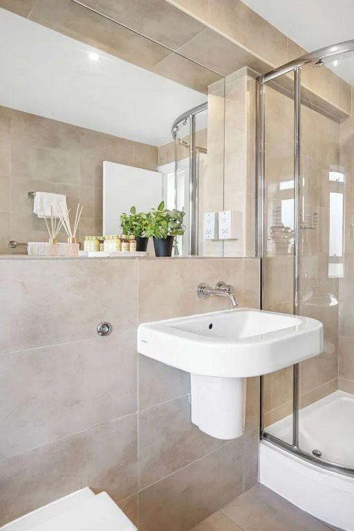 Lumina House - Fitzrovia - by Frankie