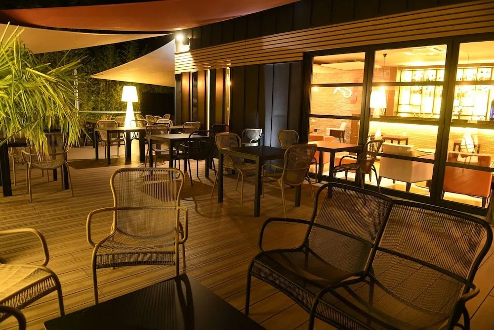 Logis Hotel Relais Saint Jacques - Châteauroux