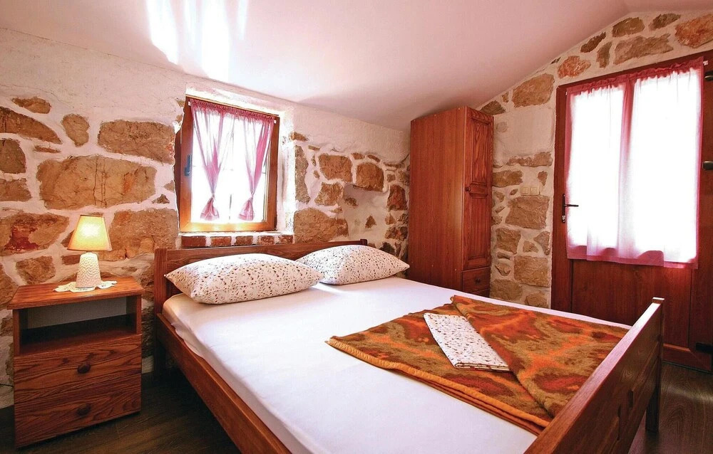 Amazing Home In Supetarska Draga