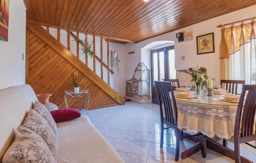 Lovely Home In Pula With Wifi