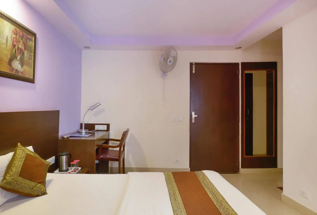OYO 410 Hotel Lily Bay Inn