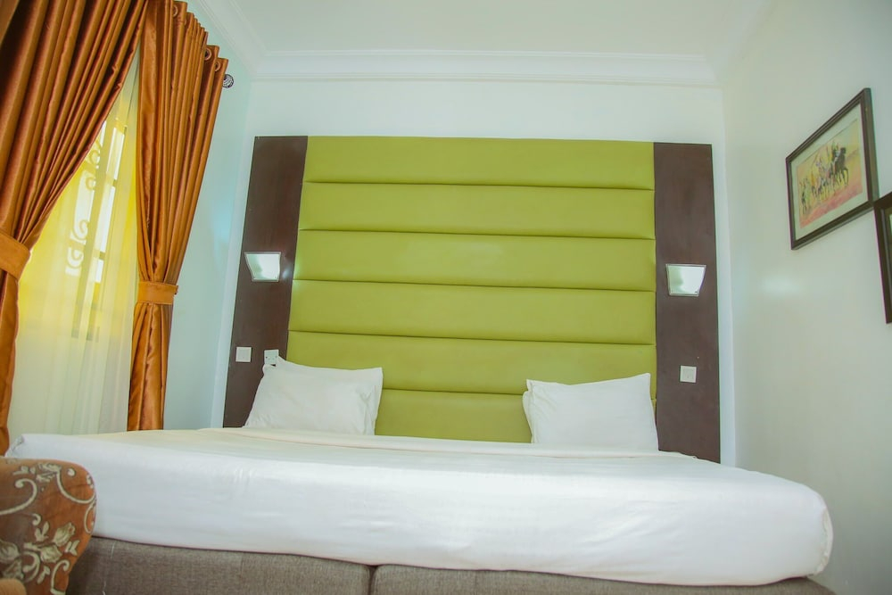 Green House Hotel And Suites