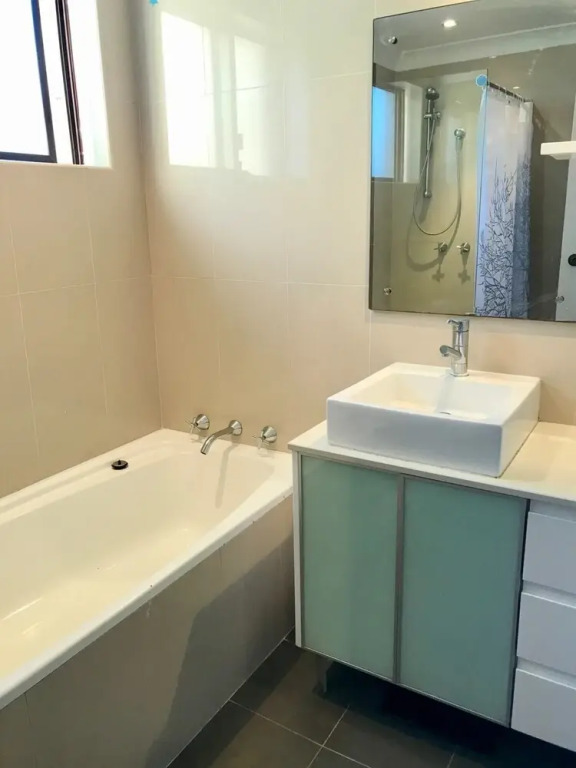 Spacious Apartment in Lane Cove Near CBD