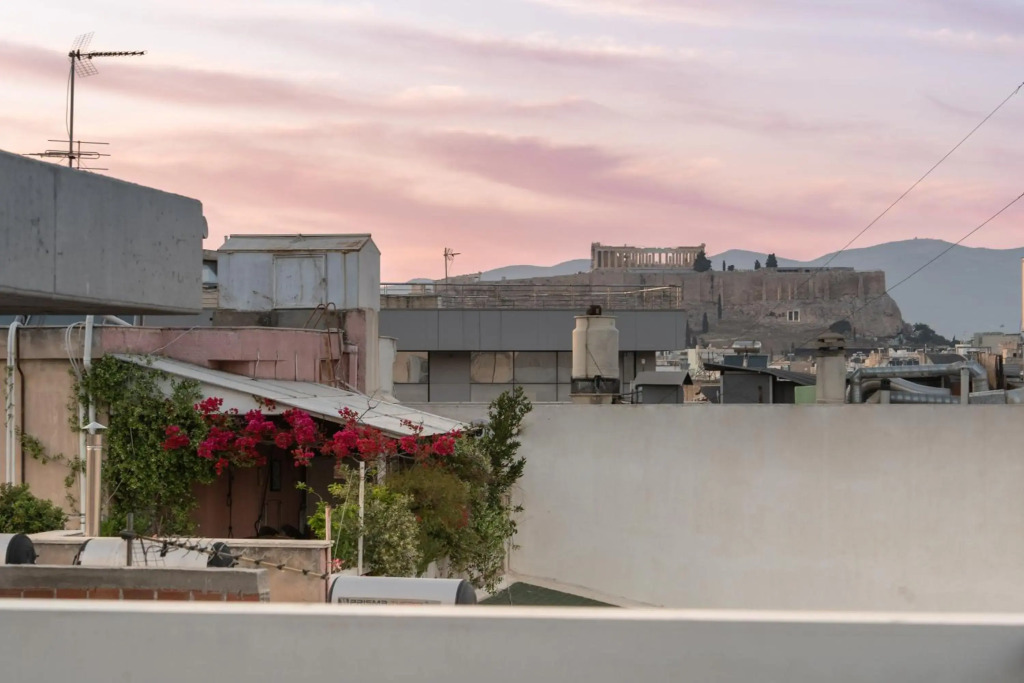 Sunny penthouse w/ Acropolis view next to metro
