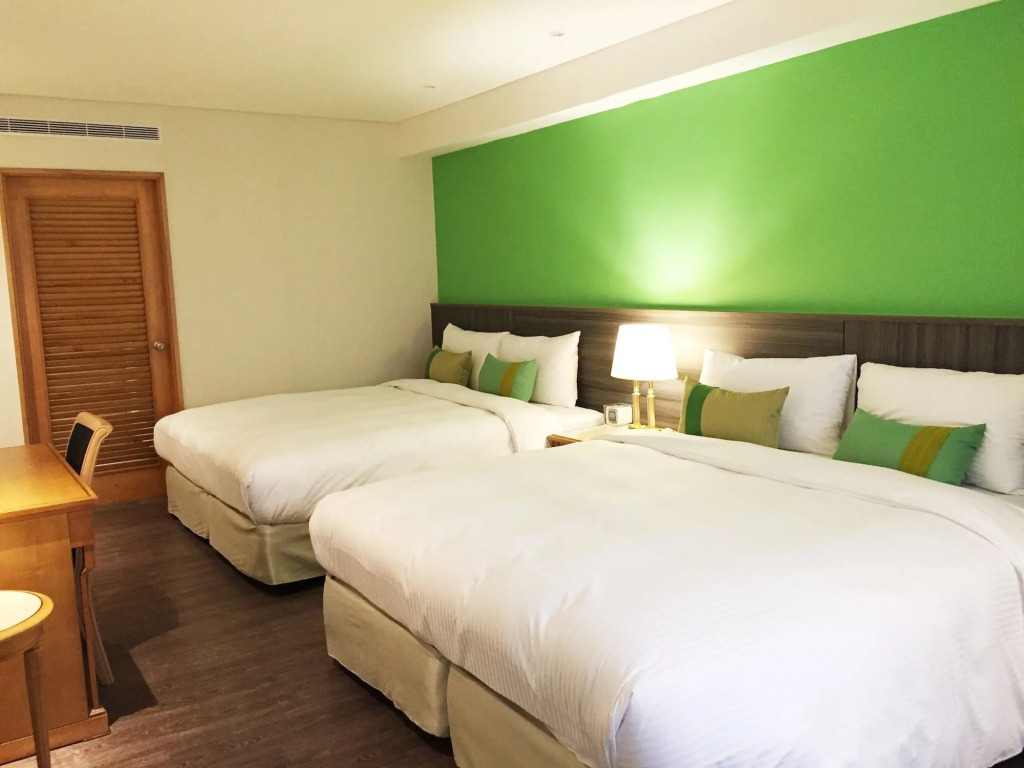 Green World Triple Beds