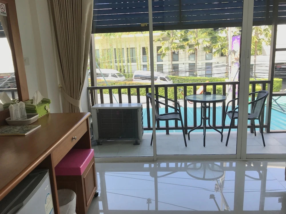 Naiyang Tour Room For Rent