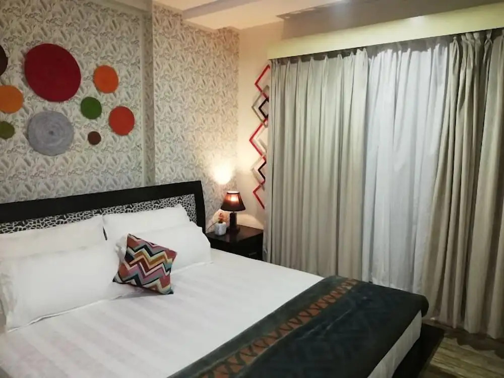 Greenleaf Suites