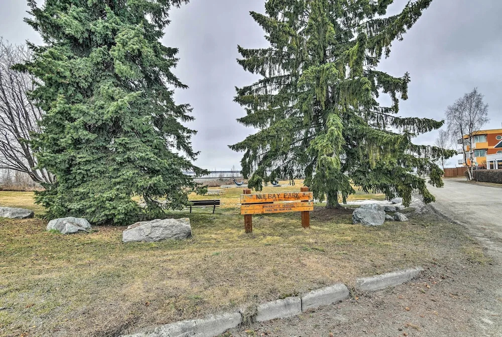 Walk to Downtown & Coast Trail: Condo in Anchorage