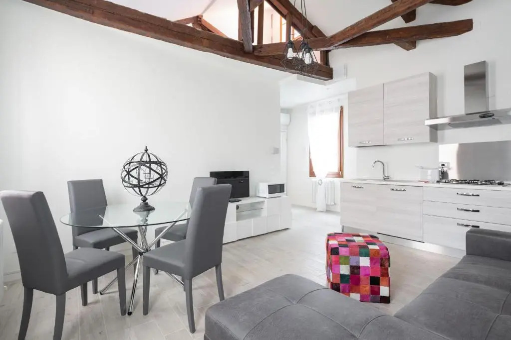 Apartments in San Marco with Canal View by Wonderful Italy