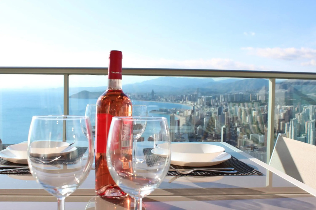 Skyscraper apartment with panoramic views - floor 38