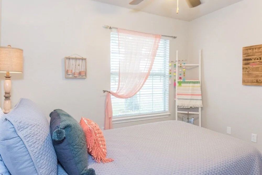 Fredericksburg Fun 3 Bedroom Apts by Redawning