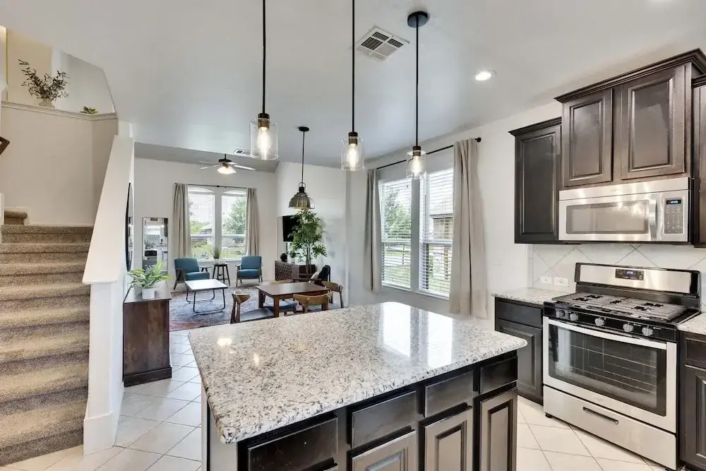 Luxury 4BR 2 5BA Home EV Charger Pool Access