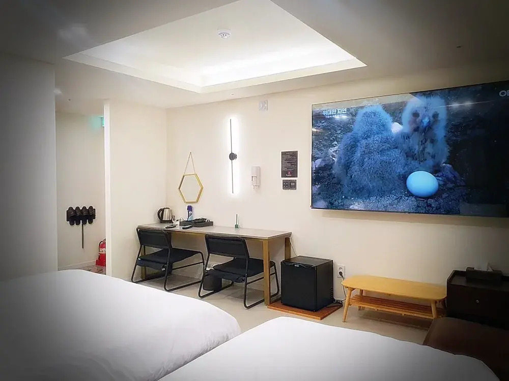 Bluebird Hotel