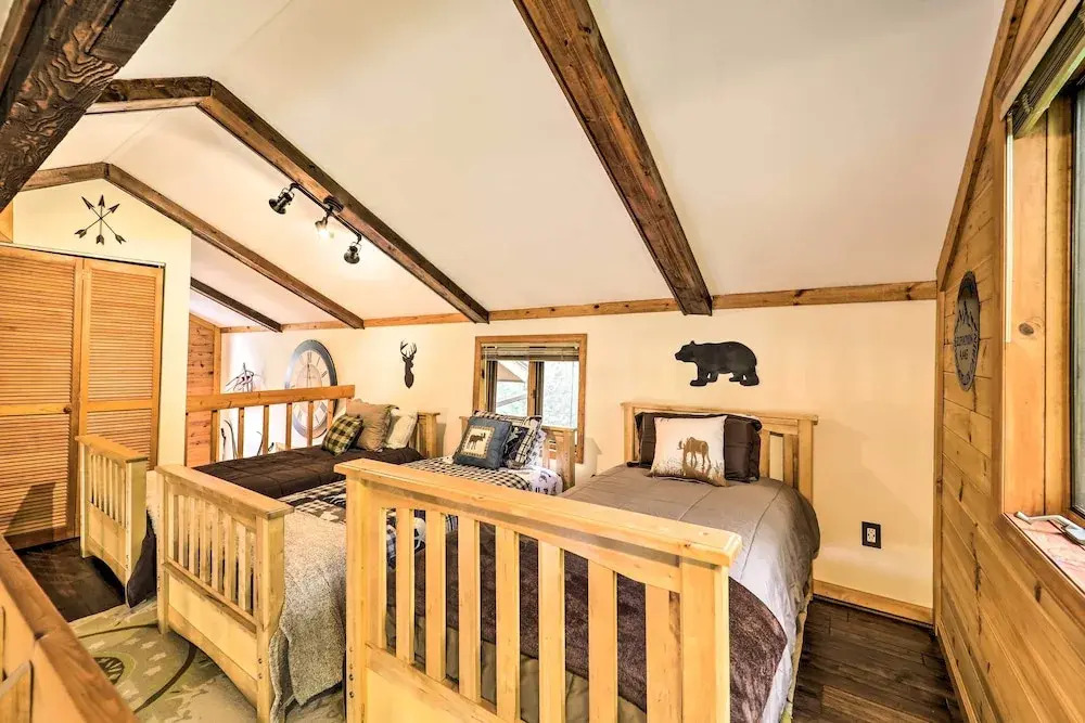 Ski, Hike & Relax: Beech Mtn Gem w/ Sweeping Views