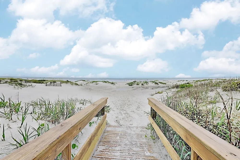 Modern Ocean Tennis & Racquet Club W/ Pools 2 Bedroom Condo