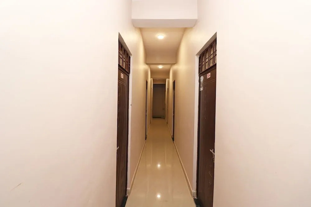 SPOT ON 37467 Shivram Hotel
