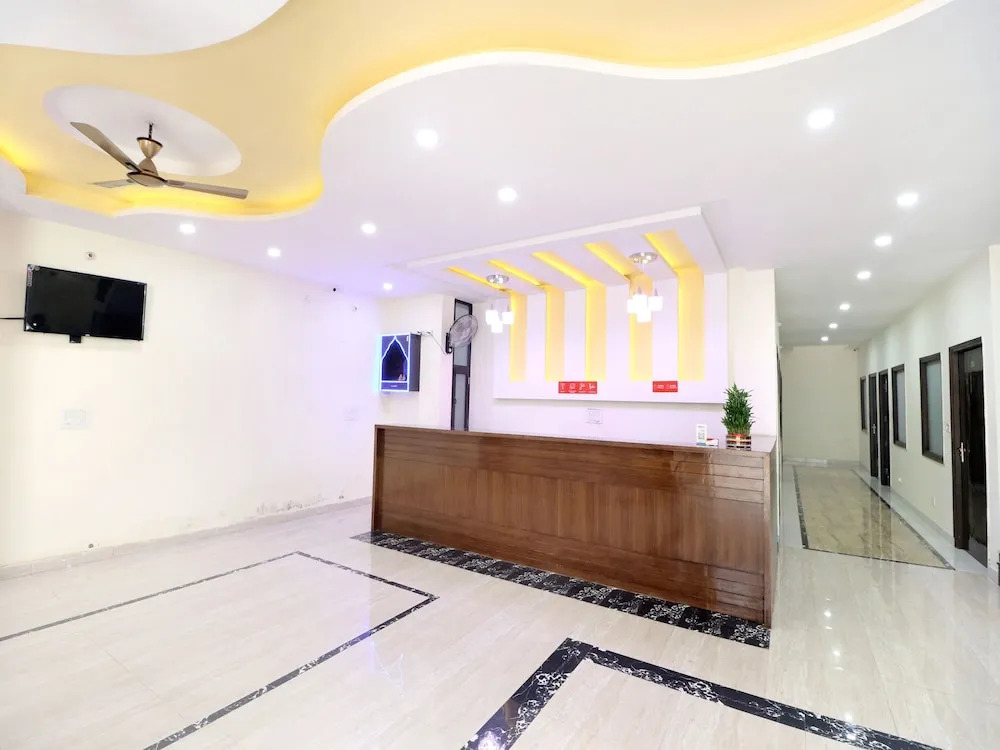 OYO 16975 Hotel Golden View