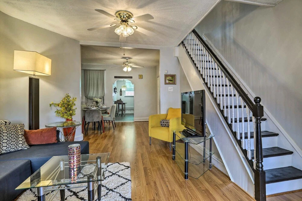 South Philly Townhome: 3 Mi to Center City