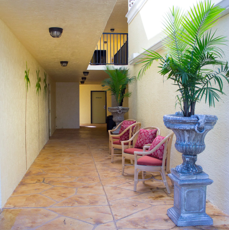 At Home Inn - Fort Pierce
