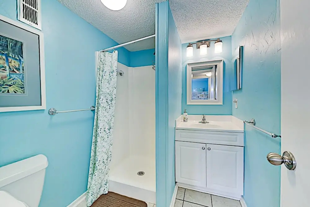1403hhre 2 Bedroom Condo