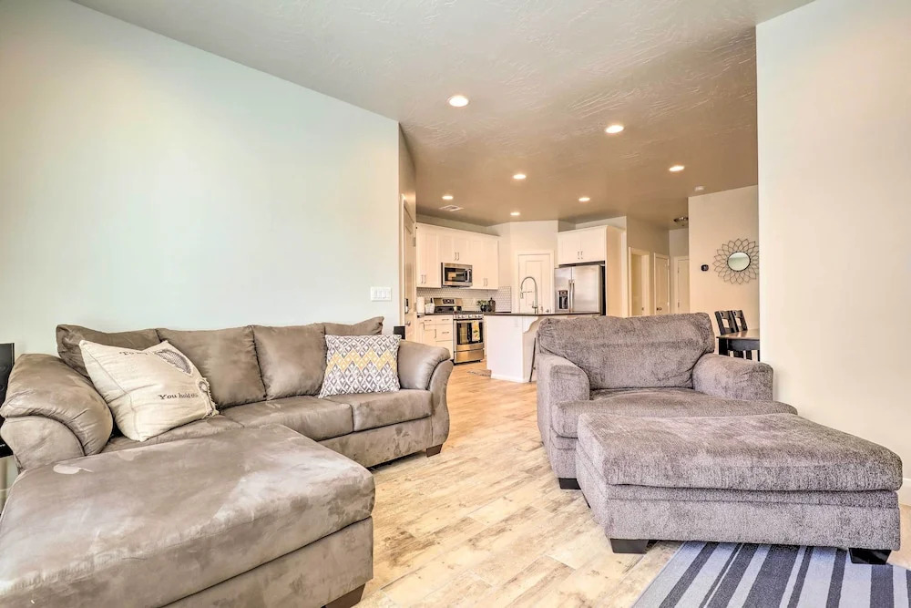 St George Area Townhome w/ Patio + Pool Access