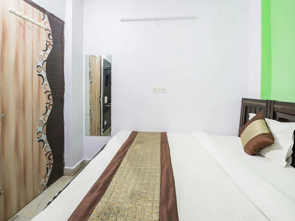 OYO 15829 Kanchan palace