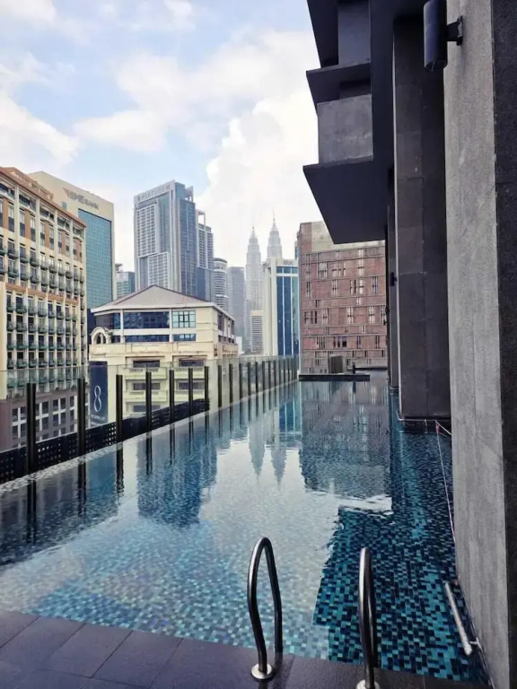 Comfy Studio Anggun KLCC 2PAX Netflix