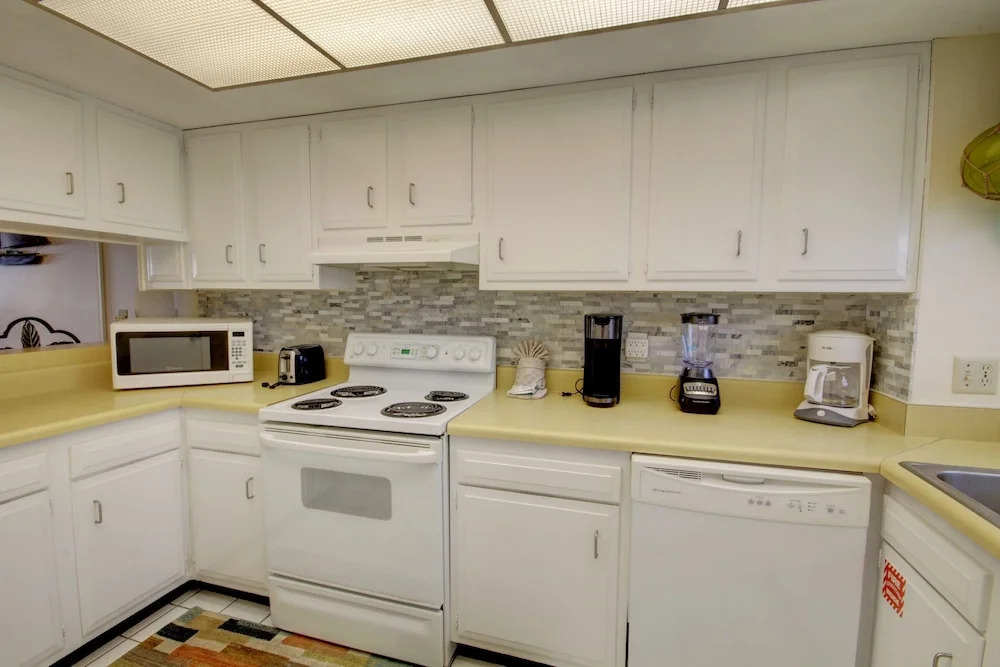443 El Matador 2 Bedroom Condo by RedAwning