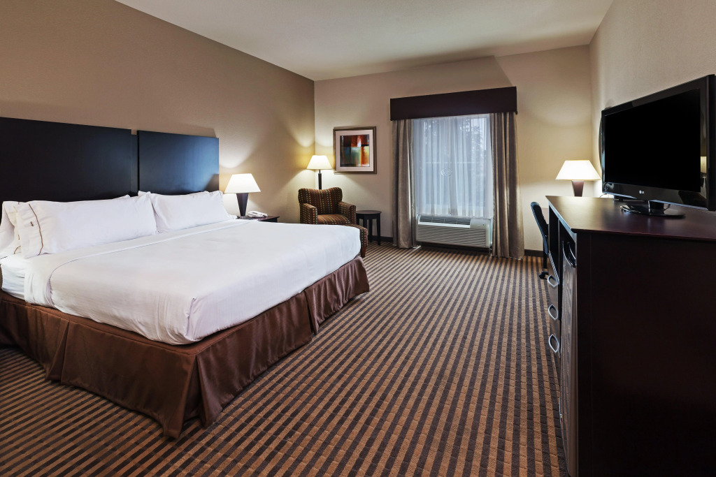 Holiday Inn Express & Suites Brady by IHG