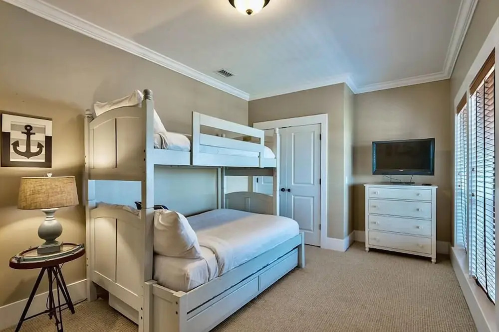 Peaceful Pelican 6 Bedroom Holiday Home by Five Star Properties