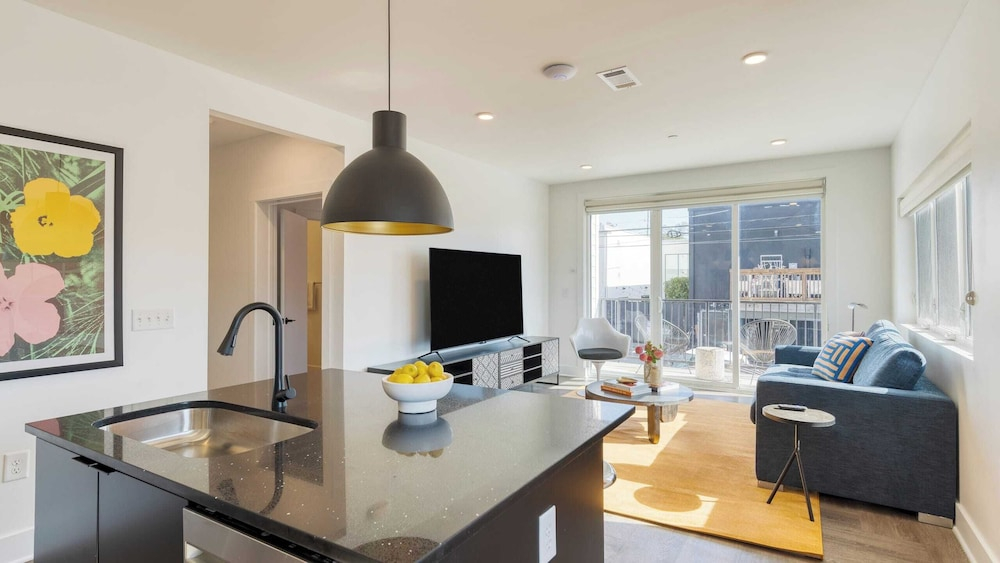 916 Main 12 Unit Buyout - Prvt 2 Floors, Sleeps 88 - Perfect For Group Travel
